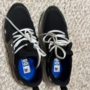 Champion runners size 8
